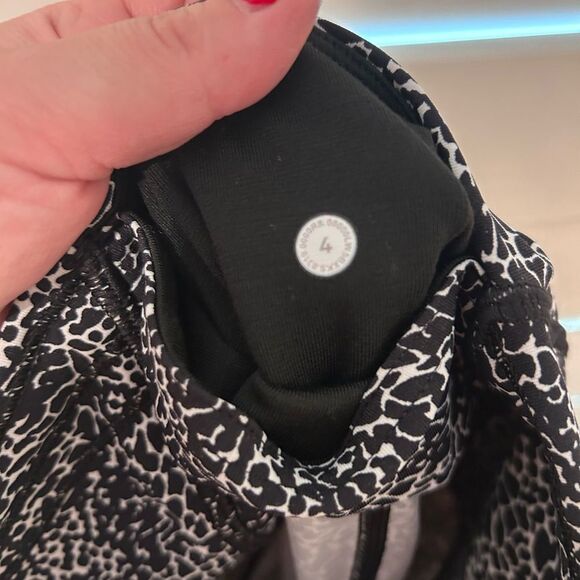 Lululemon Train Times Pant 25" Size 4 - Picture 7 of 7